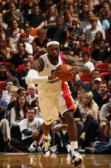 在篮板保护 在篮板保护