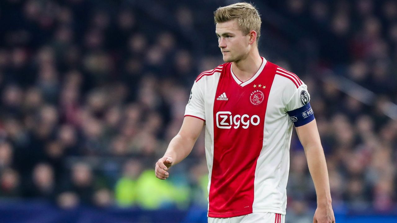 捧起沙特首 捧起沙特首