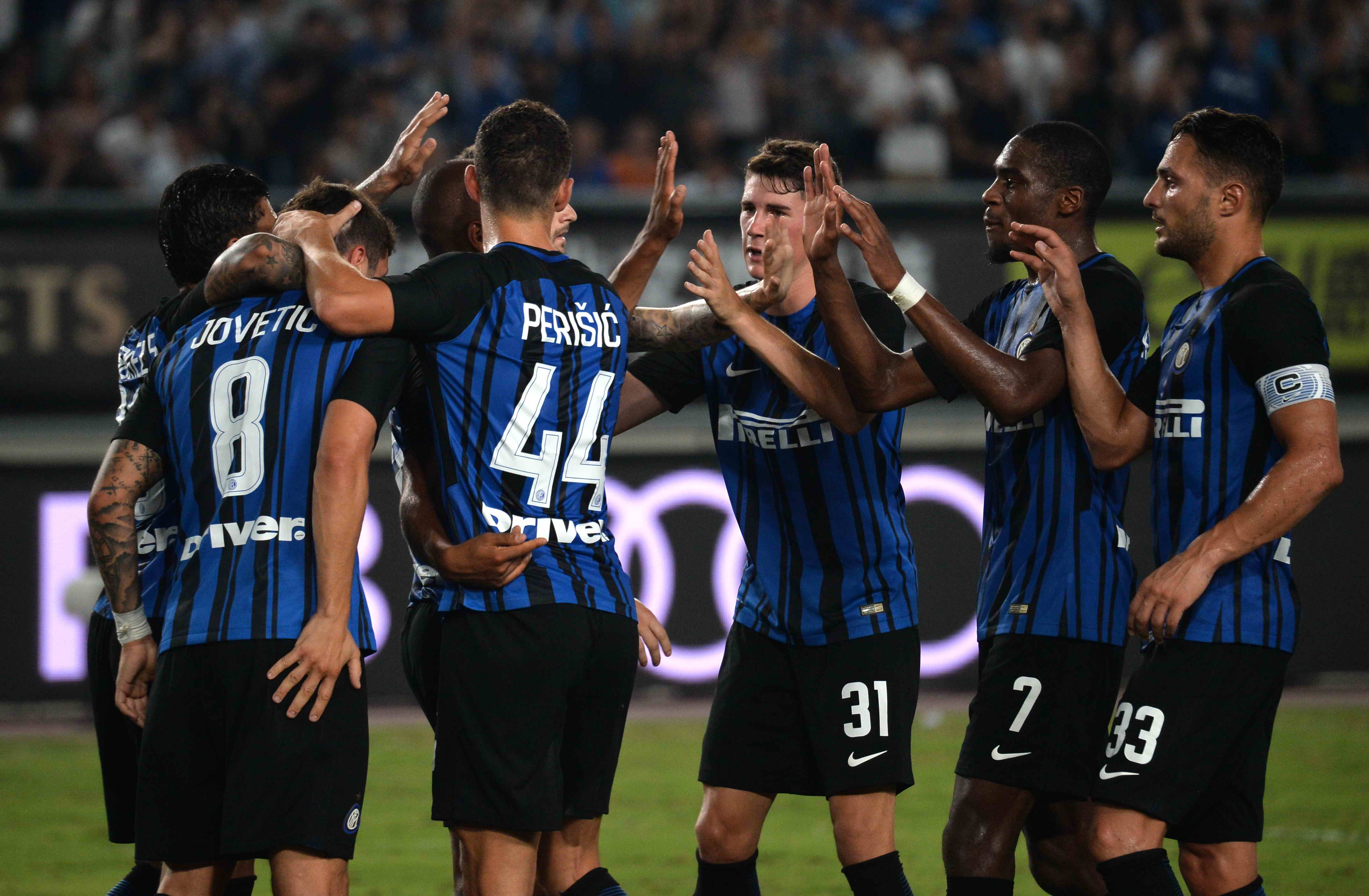 湖人112-124国王遭遇三连败!东契奇空砍42+7+8,詹姆斯提前认输